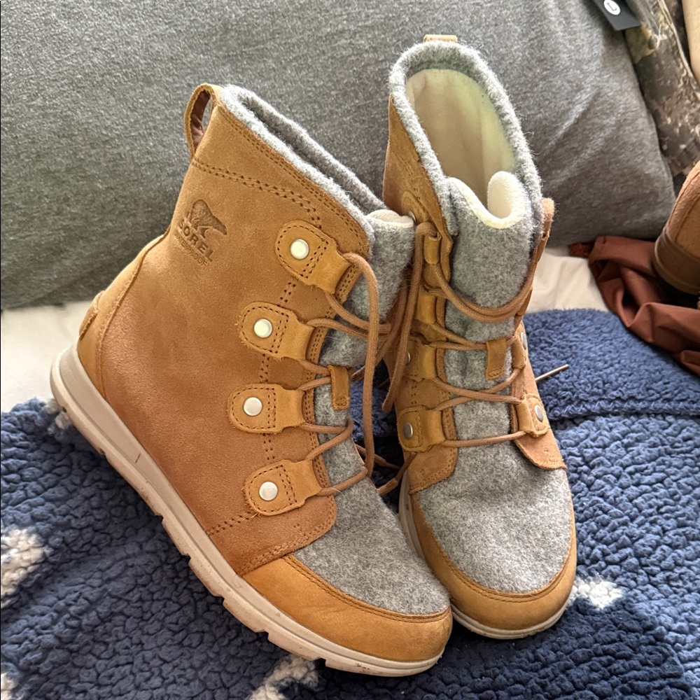 Sorel Brown and Gray Lace-Up Boots
